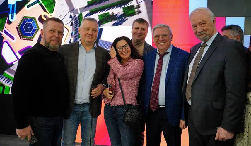 форум большие проблемы. большой зал много людей форум. бизнес мероприятия. прикольные высказывания про трудности. форум большие проблемы.